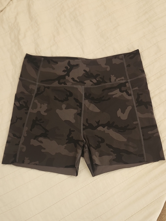 ZYIA Pants - ZYIA Active Gray & Black Camo Shorts, Women's Size XXL
